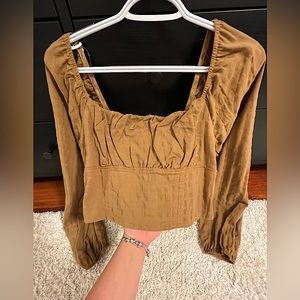 Pretty brown long sleeve crop top! Perfect for the fall weather!